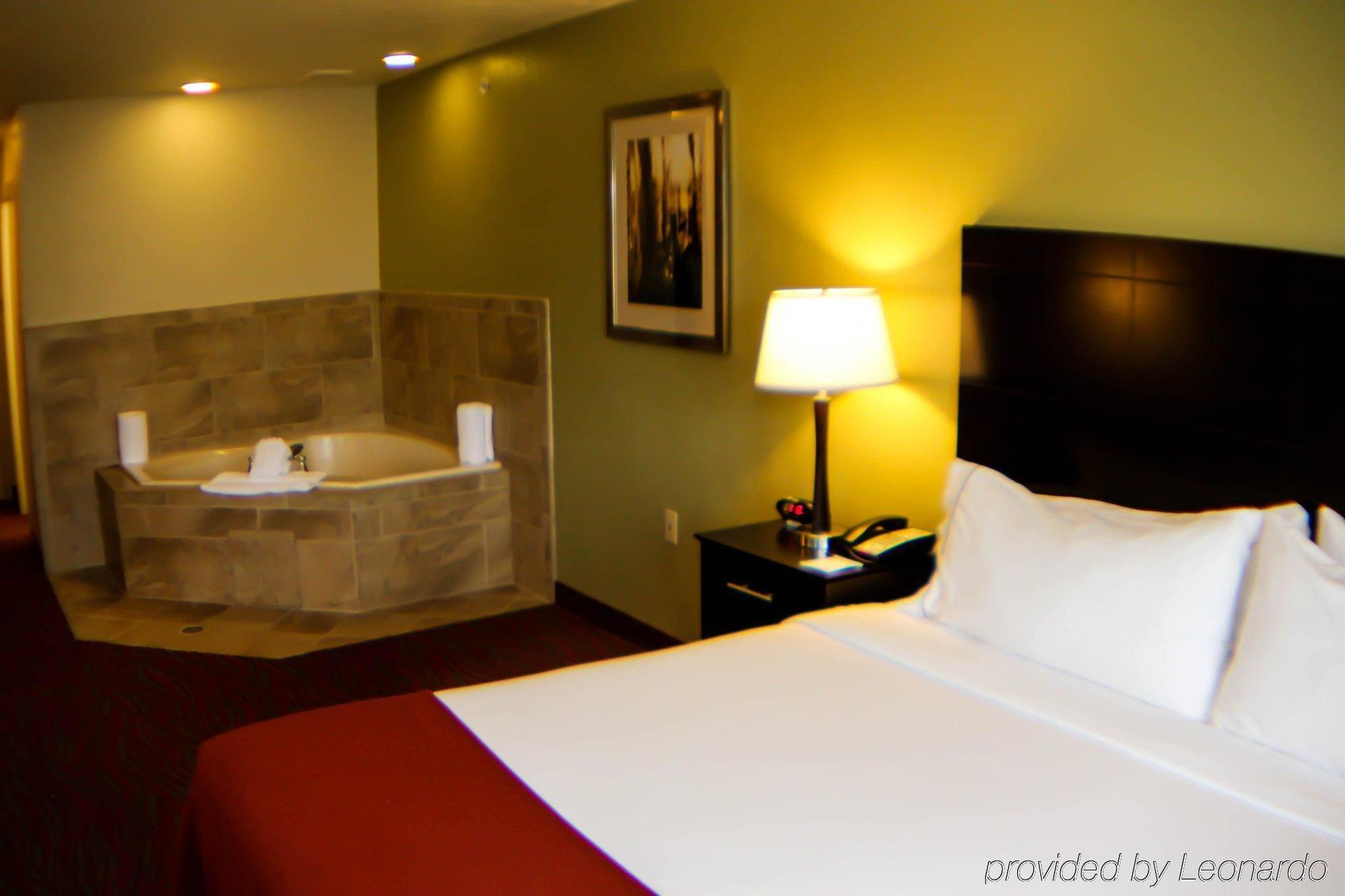 Holiday Inn Express & Suites Indianapolis North - Carmel By Ihg Exterior foto